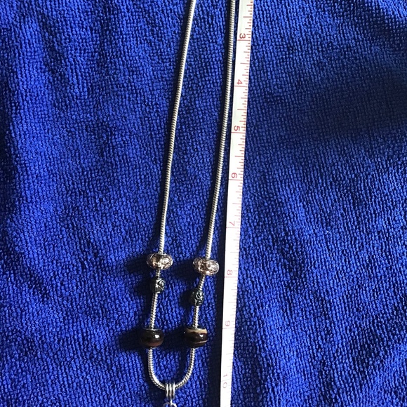 Cable necklace with round glass beads and a charm - silver and brown - Picture 5 of 9